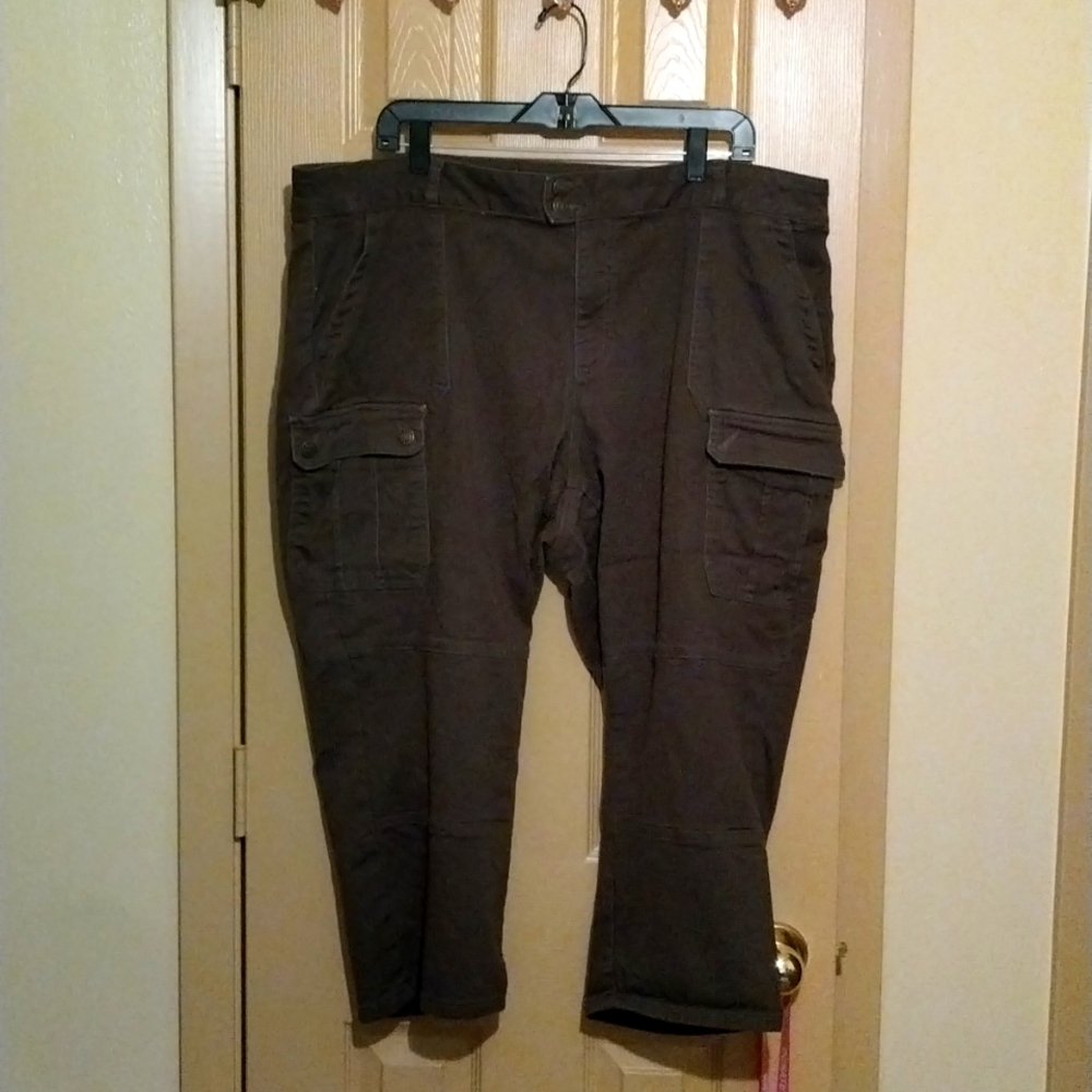 Army Green Cargo Capri pants